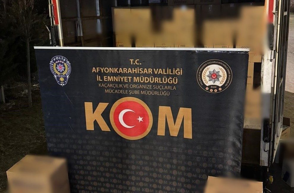 Afyonkarahisar’da makaron operasyonu! Afyonkarahisar’da polis tarafından şüphe üzerine durdurulan bir kamyonda yapılan aramada