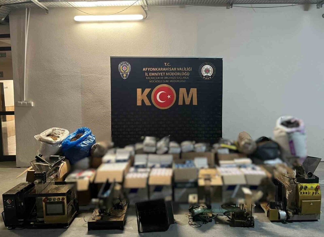 Afyonkarahisar’da polis tarafından gerçekleştirilen operasyonda 5 adet sigara doldurma makinası