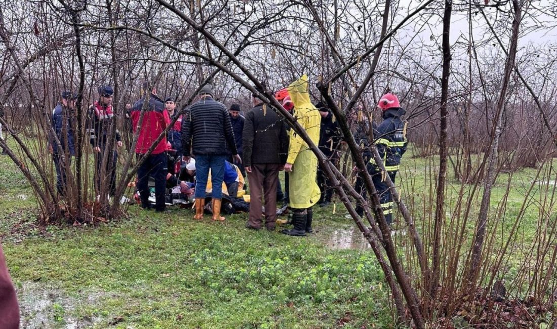 Sakarya’nın Akyazı ilçesinde tıkanan rögarı açmak isterken dengesini kaybederek düştüğü