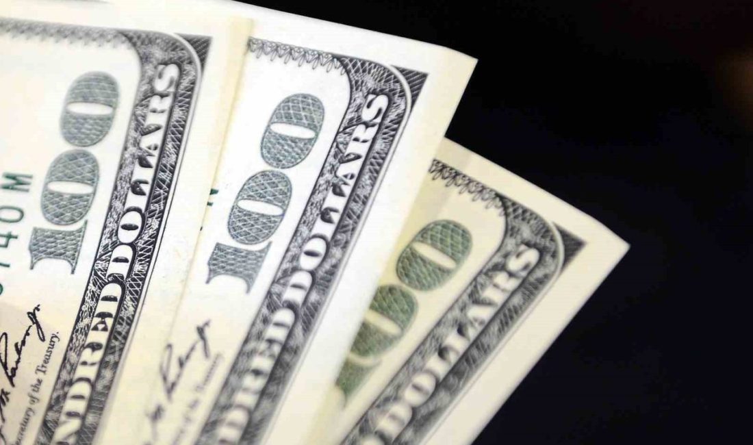 Dolar 35,8620 liradan, euro ise 37,2830 liradan güne başladı. İstanbul