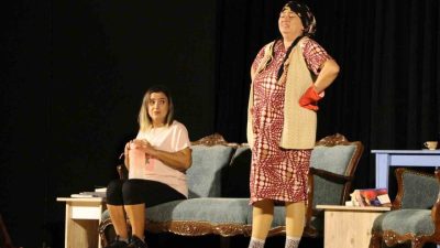 Aydın Büyükşehir Belediyesi Şehir Tiyatroları ekibi tarafından kadına yönelik şiddeti