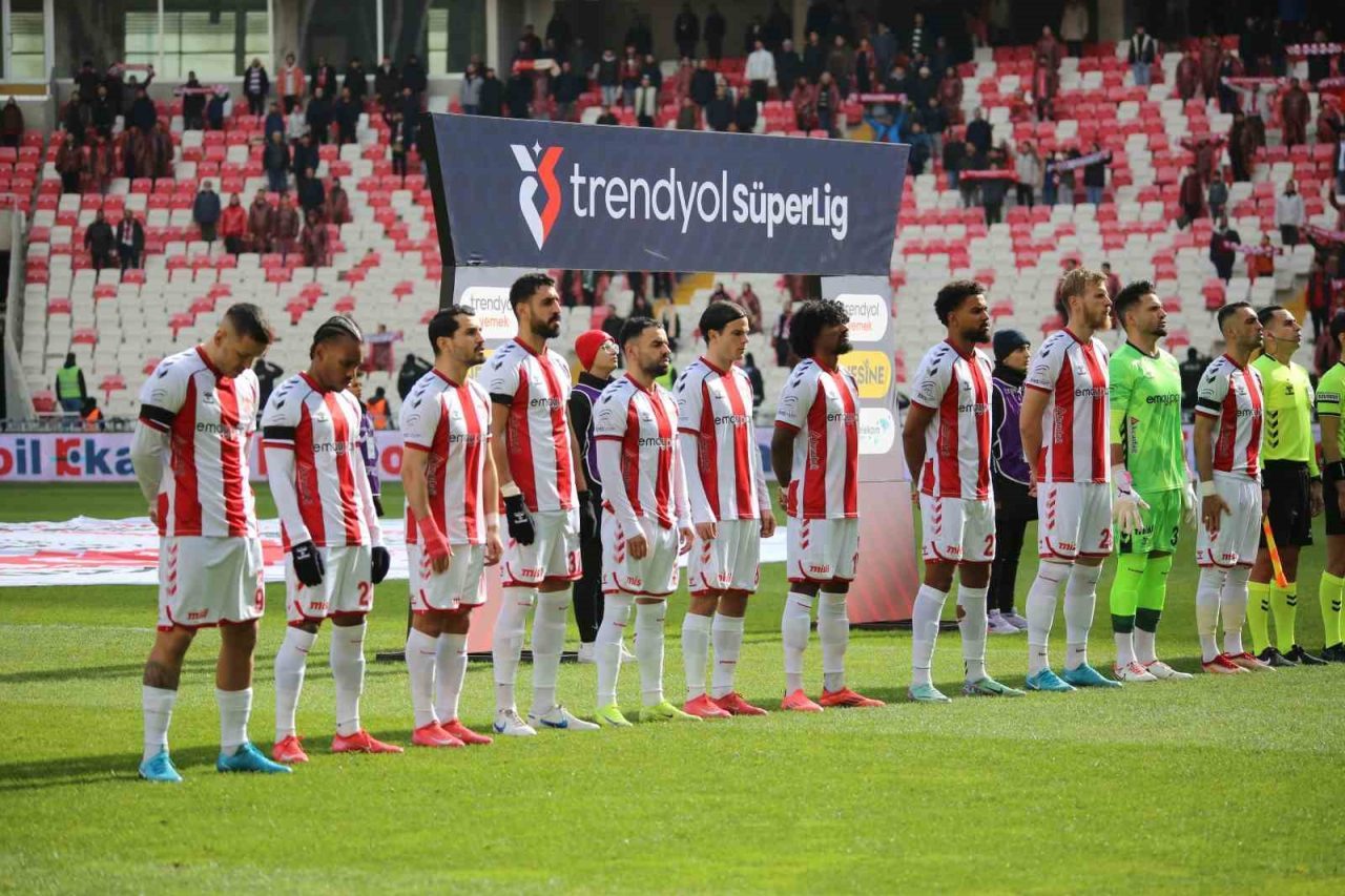 Trendyol Süper Lig’in 21. haftasında Sivasspor, sahasında Kayserispor’u 5-2 mağlup