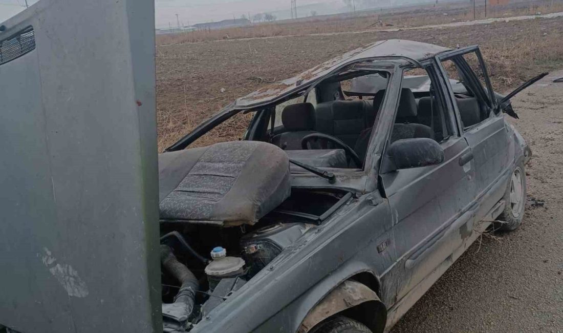 Afyonkarahisar’da sürücüsün direksiyon hakimiyetini kaybetmesi sonucu kontrolden çıkarak takla atan
