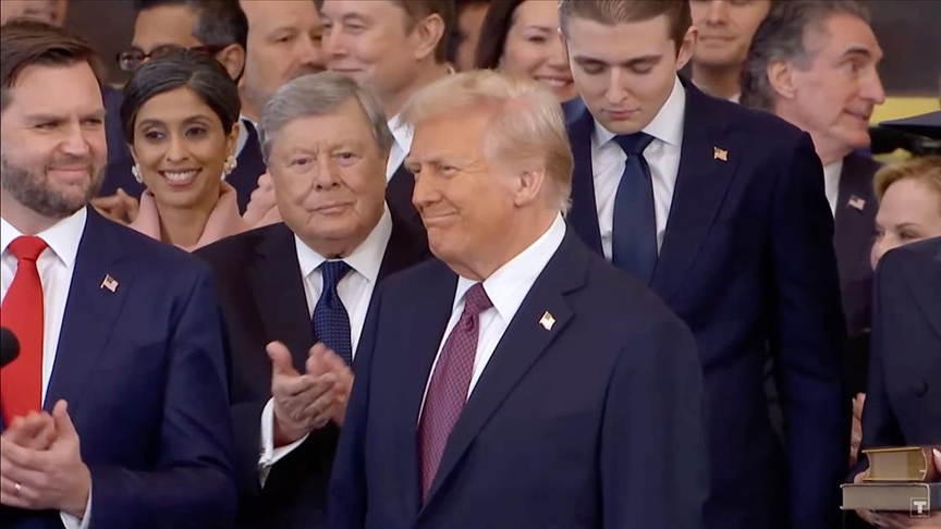 Kongre'deki törende yemin ederek resmen ABD'nin 47. Başkanı olan Donald