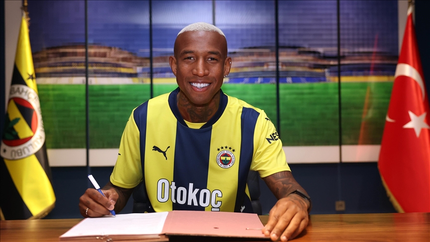 Fenerbahçe Kulübü, Brezilyalı futbolcu Anderson Talisca'yla 1,5 yıllık sözleşme imzalandığını