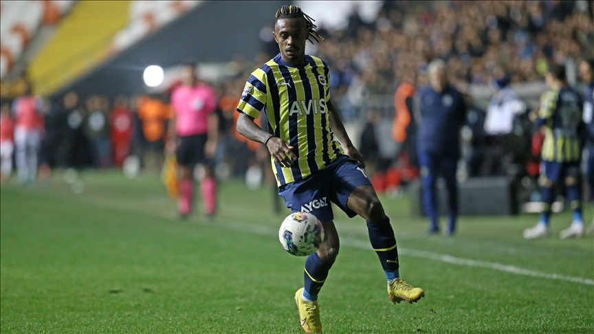 Fenerbahçe, Brezilyalı futbolcu Lincoln Henrique'nin Acun Ilıcalı'nın sahibi olduğu İngiltere
