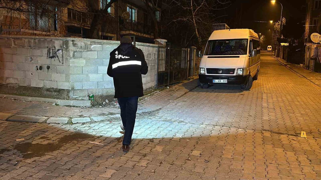 Uşak’ta 12 yaşındaki çocuğun babasının aracına düzenlenen silahlı saldırıda hayatını