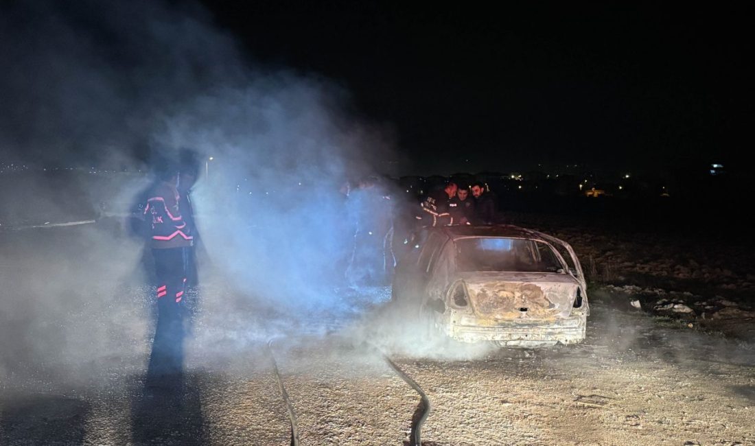 Uşak’ta yol kenarında yanan bir otomobilde ceset bulundu. Atatürk Mahallesi