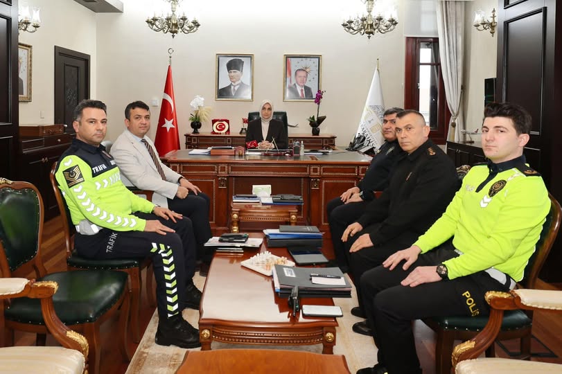 Afyonkarahisar Valisi Kübra Güran Yiğitbaşı, makama gelen konuklarını ağırladı. Asayiş