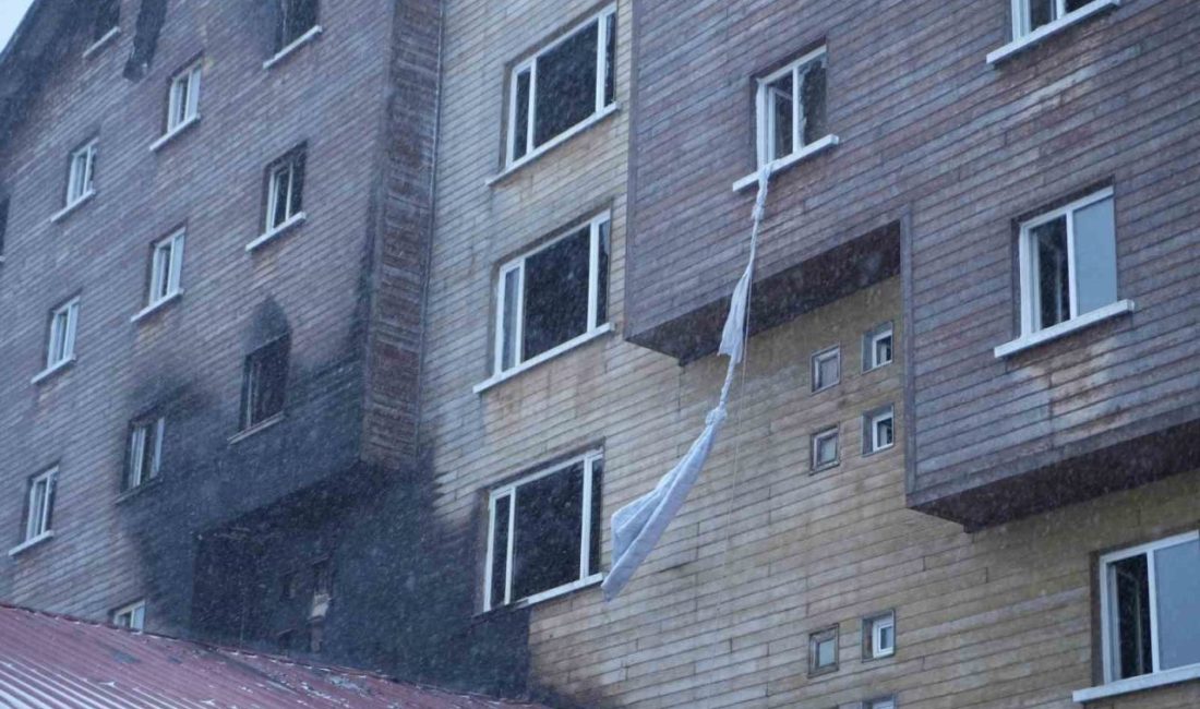 Bolu Kartalkaya’da çıkan yangında kullanılamaz hale gelen otel binası için