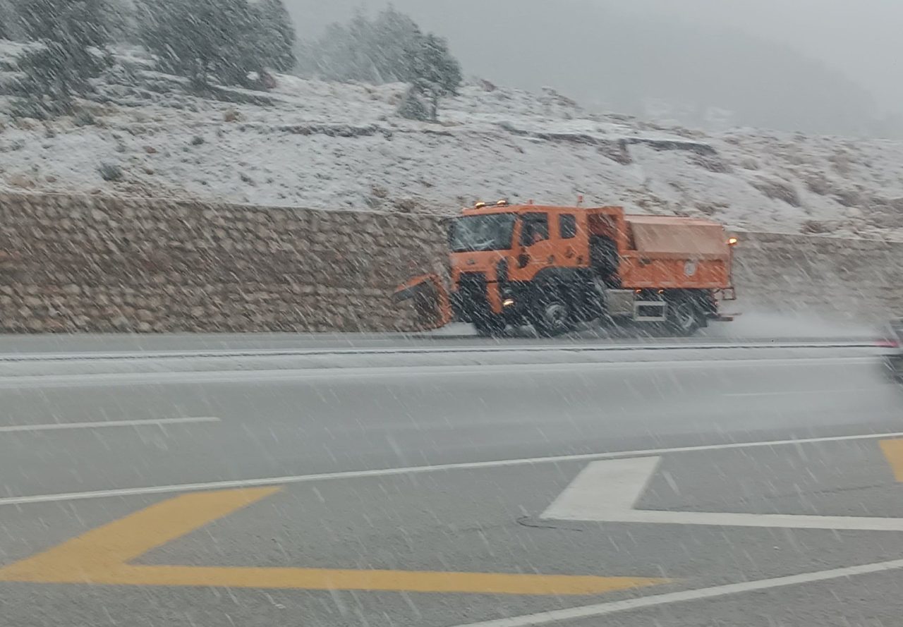 Konya’nın Derebucak ilçesinde ve yeni Konya Antalya Kara yolunda kar