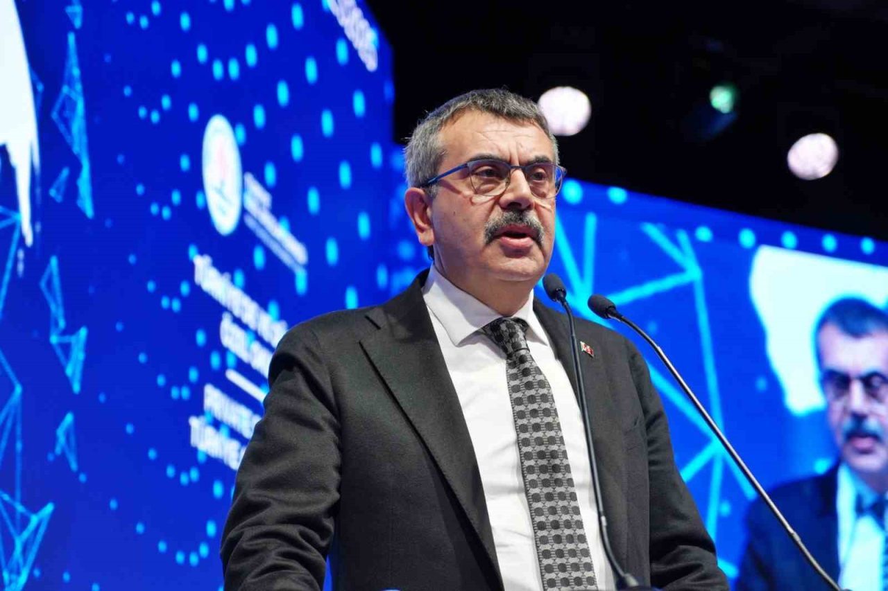 Milli Eğitim Bakanı Yusuf Tekin, özel okullarda fahiş fiyat uygulayan,