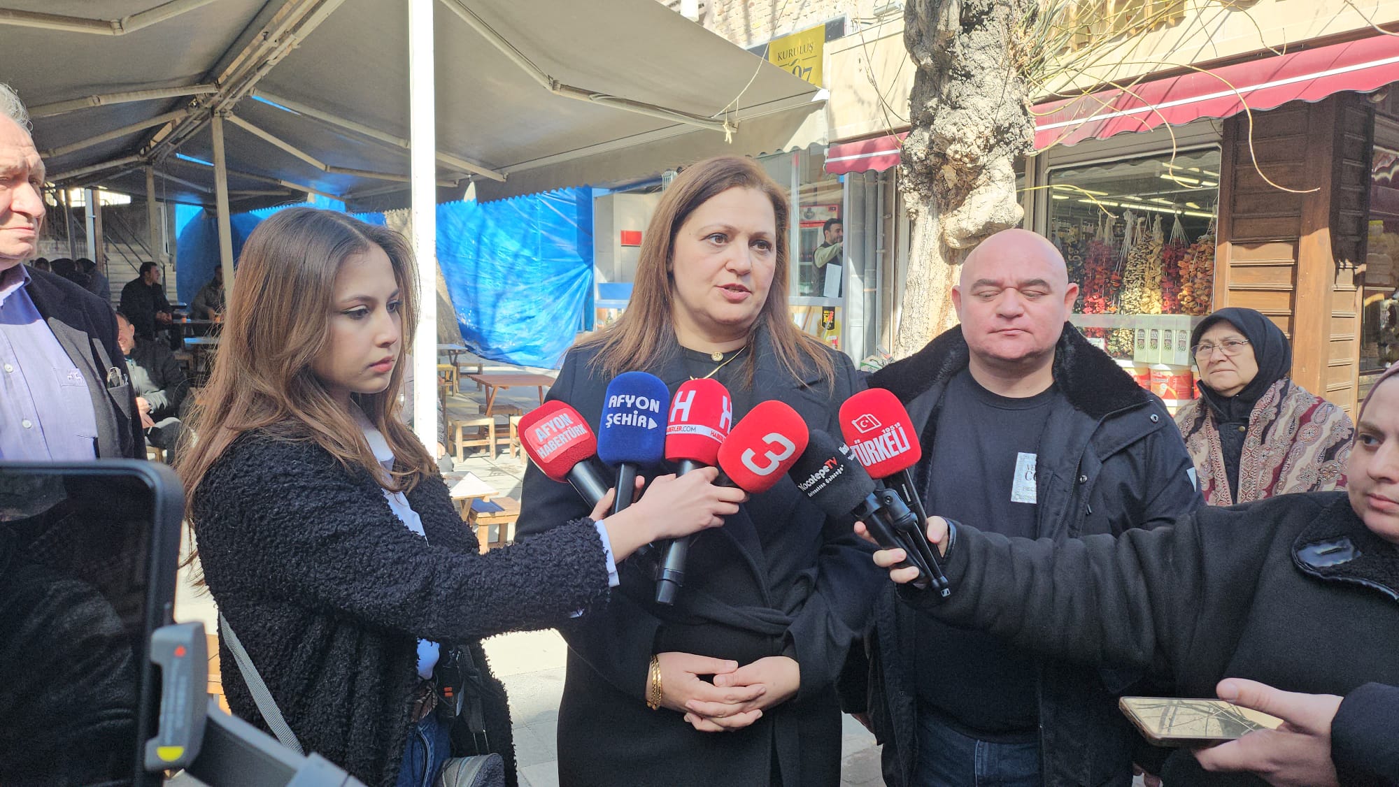 Afyonkarahisar Belediye Başkanı Burcu Köksal, esnaf ziyareti yaptı. Esnafların sıkıntılarını