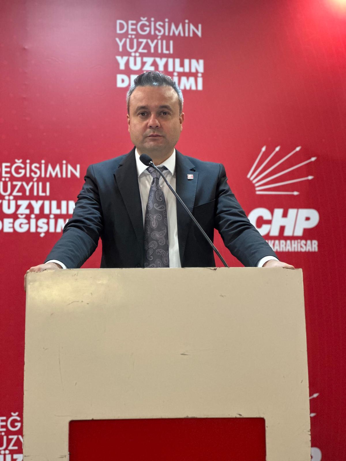 Cumhuriyet Halk Partisi Afyonkarahisar İl Başkanı Faruk Duha Erhan, “Kaldırım