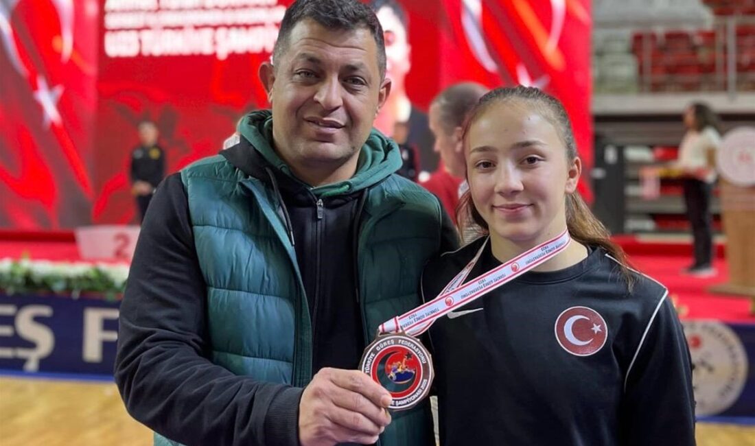 Sivas’ta düzenlenen U23 Kadınlar Türkiye Güreş Şampiyonası’nda Taşoluk Belediyesi Spor