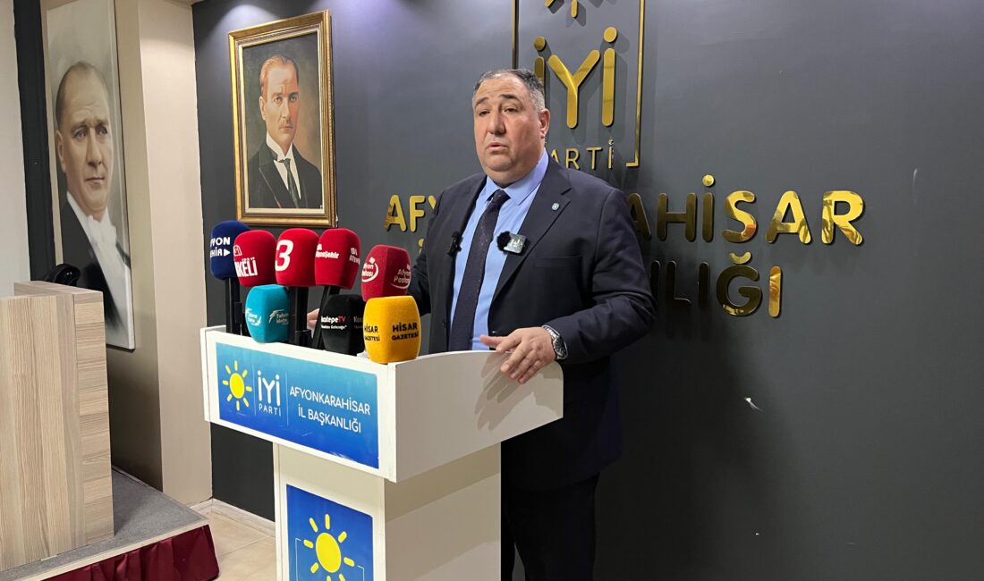 Partisinin haftalık basın toplantısında konuşan İYİ Parti Afyonkarahisar İl Başkanı