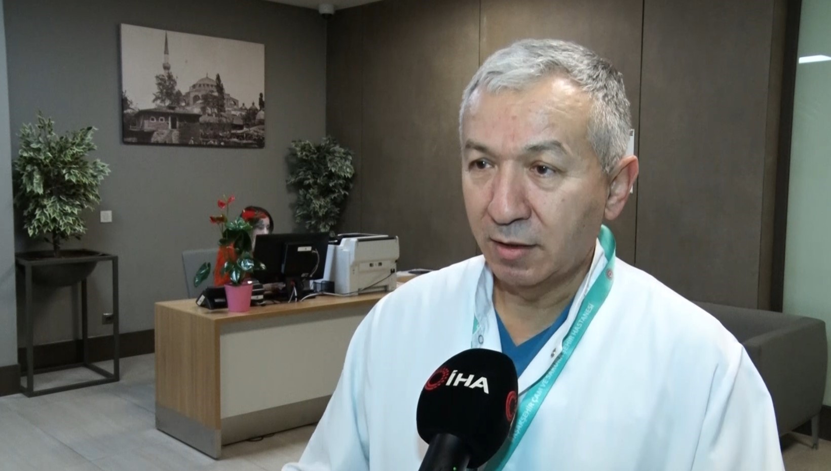 Uşak'ta fabrikada çalışan 17 işçi karbonmonoksit zehirlenmesi şüphesiyle hastaneye kaldırılırken