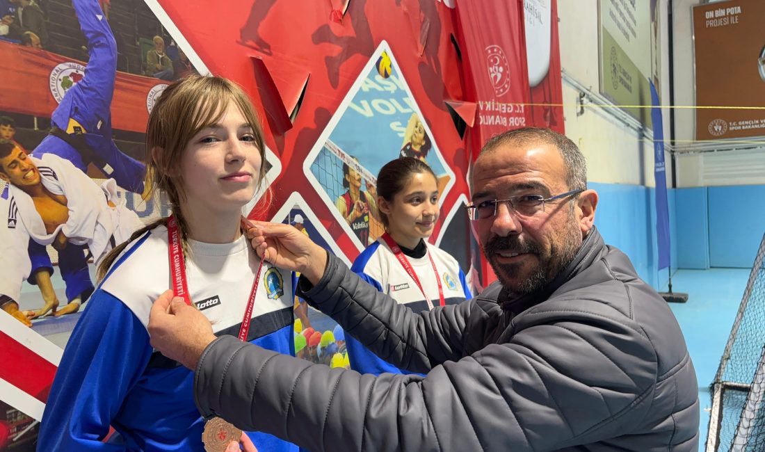 
Afyonkarahisar’da Serbest Güreş il birinciliği müsabakaları Çiğiltepe Spor Salonu’nda tamamlandı.