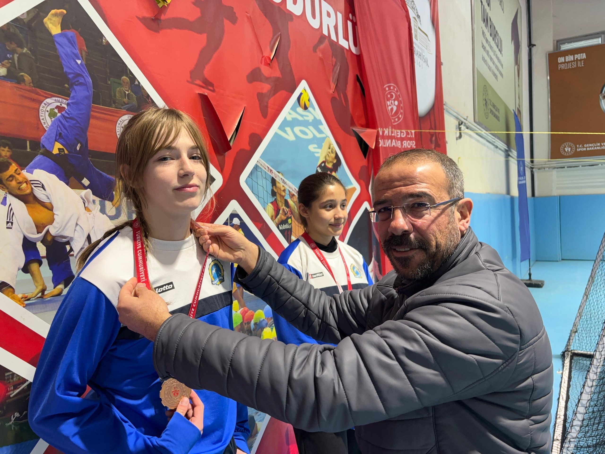 
Afyonkarahisar’da Serbest Güreş il birinciliği müsabakaları Çiğiltepe Spor Salonu’nda tamamlandı.