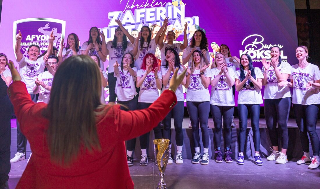 Kadınlar 2. Ligi’nde lig etabını geçen ve Play Off’larda şampiyon