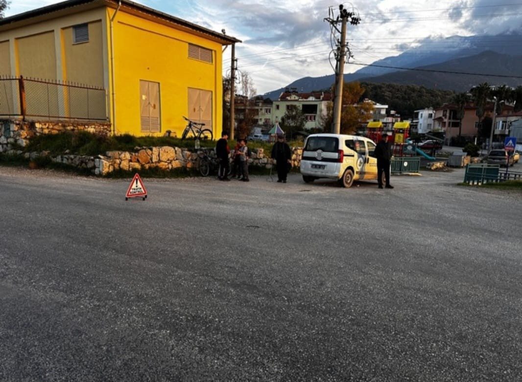 Muğla’nın Fethiye ilçesinde meydana gelen trafik kazasında, 15 yaşındaki motosiklet