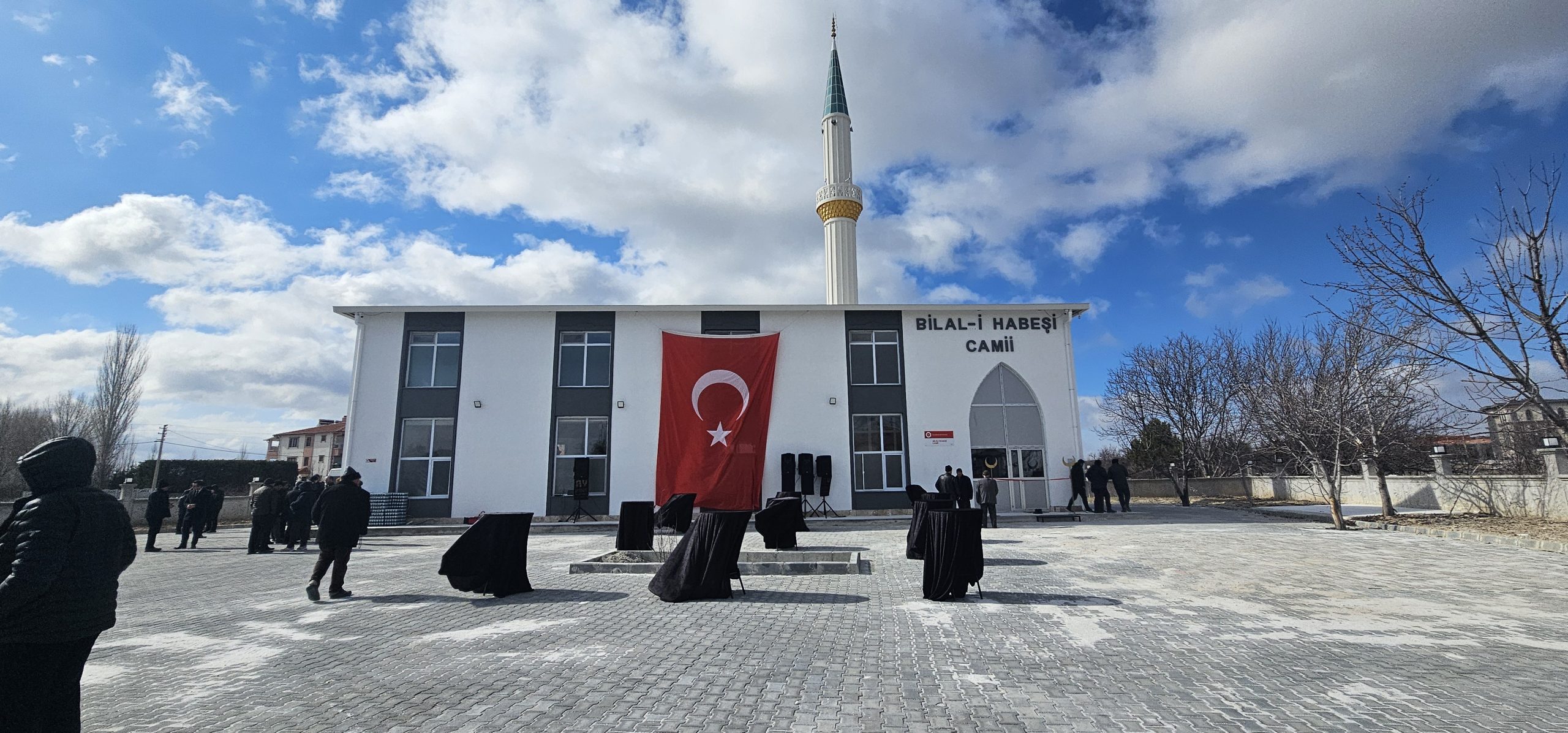 Afyonkarahisar’ın İscehisar ilçesinde yapımı tamamlanan Bilal-i Habeşi Camisi’nin açılışı gerçekleştirildi.