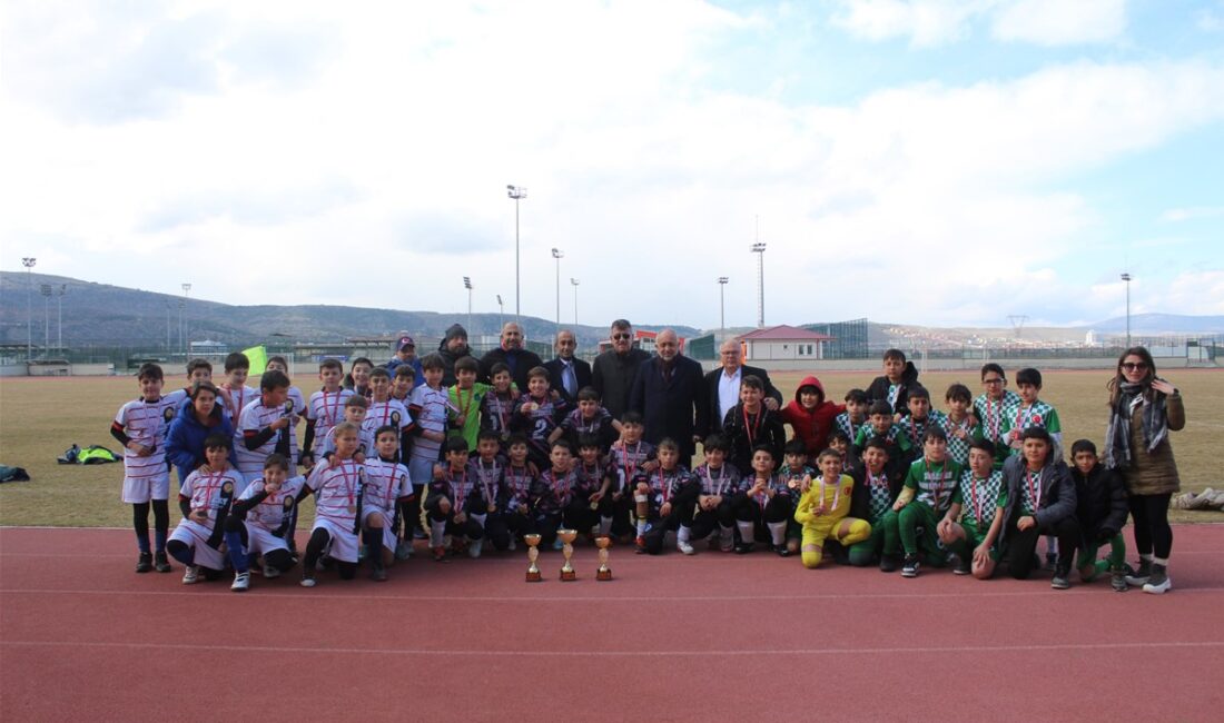 
Okul Sporları Küçük Erkekler Futbol müsabakaları Kocatepe Spor Kompleksi’nde sona
