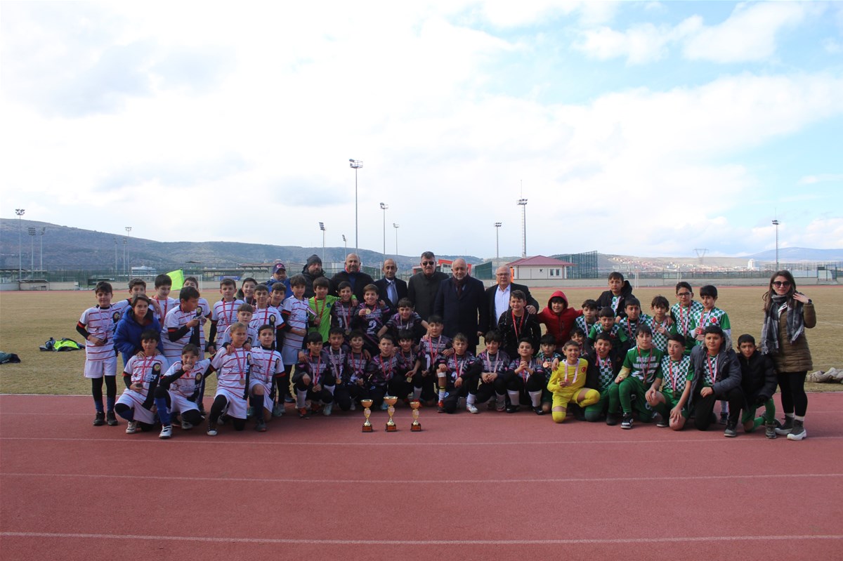 
Okul Sporları Küçük Erkekler Futbol müsabakaları Kocatepe Spor Kompleksi’nde sona