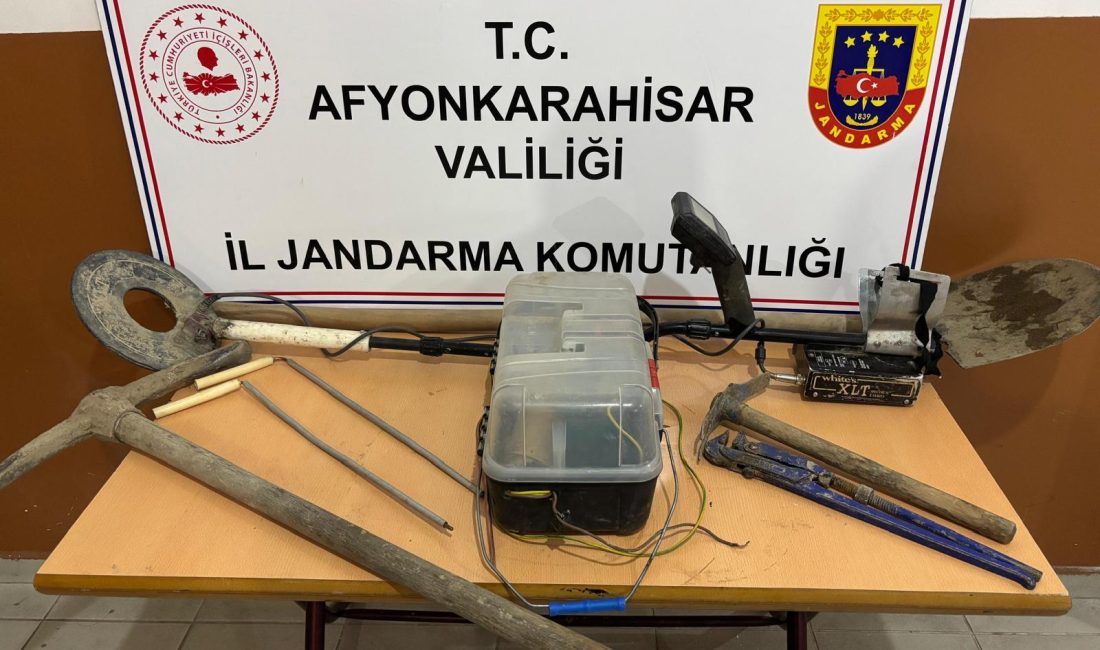 Gezler köyündeki gizemli kazı! Afyonkarahisar’ın Sinanpaşa ilçesinde devriye gezen Jandarma ekipleri, bir arazide izinsiz
