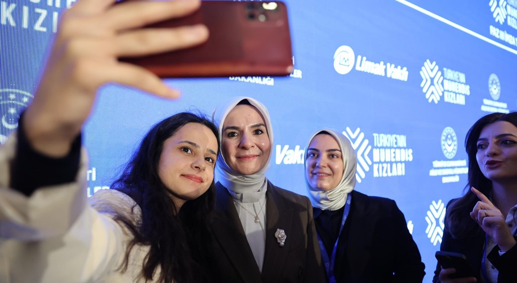 Aile ve Sosyal Hizmetler Bakanı Mahinur Özdemir Göktaş, "Kızlarımızın potansiyellerini