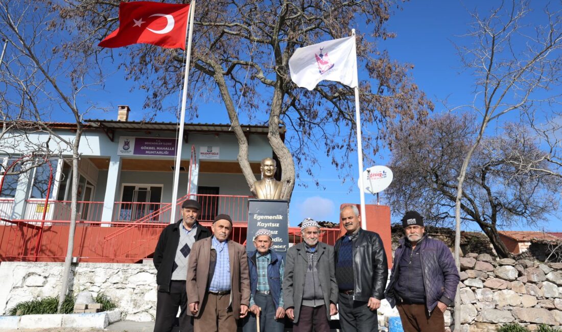 Şehzadeler Belediyesi, Gökbel Mahallesi sakinlerinin talebi sonrasında muhtarlık önüne Atatürk