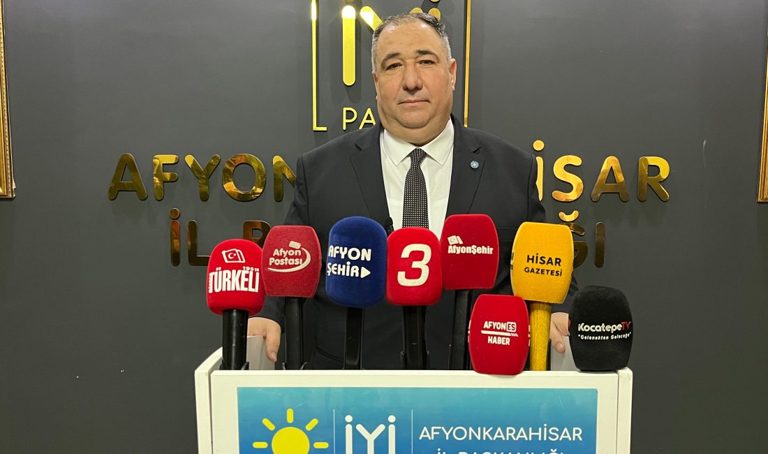 Haftalık değerlendirme toplantısında konuşan İYİ Parti Afyonkarahisar İl Başkanı Muhammet