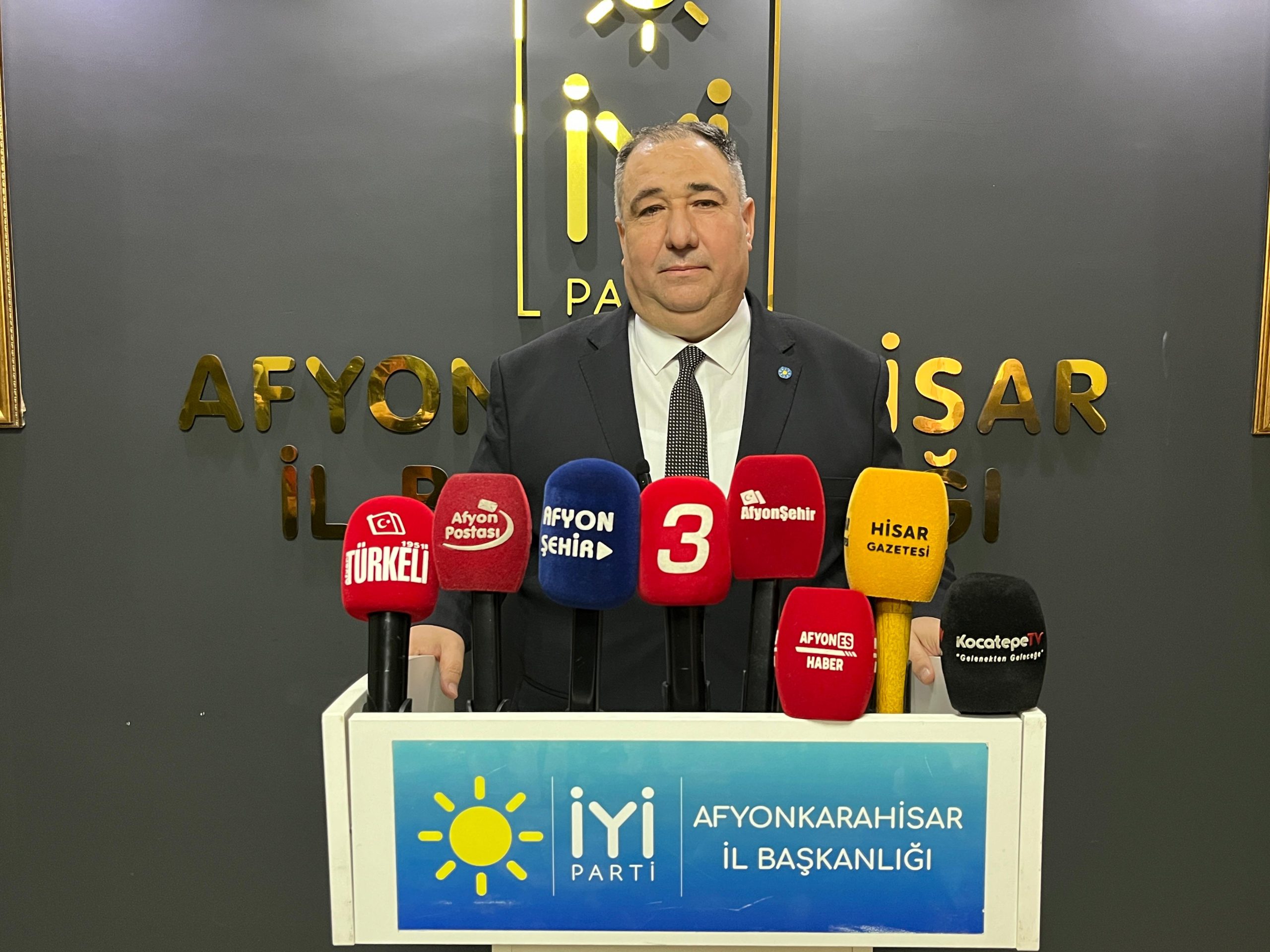 Haftalık değerlendirme toplantısında konuşan İYİ Parti Afyonkarahisar İl Başkanı Muhammet
