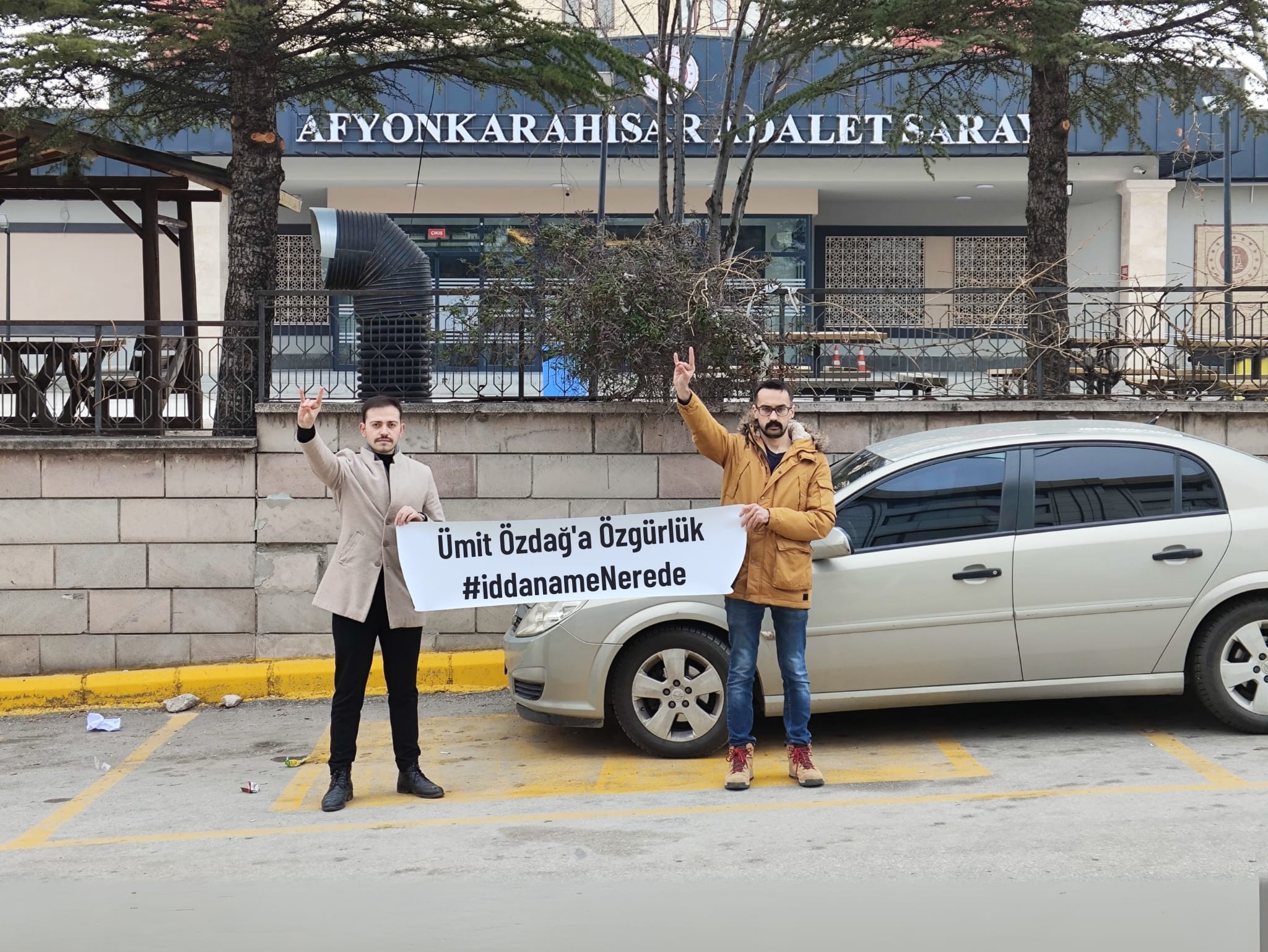 Ümit Özdağ'ın hakkında hazırlanan iddianameye tepki gösteren Zafer Partisi Gençlik