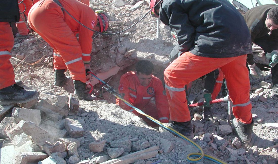 Türkiye geçmişten bugüne, doğal afetlerde, özellikle depremlerde çok ağır kayıplar