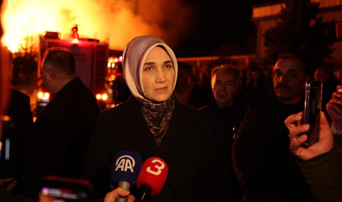 OSB’deki çıkan yangın yerinde açıklama yapan Afyonkarahisar Valisi Kübra Güran