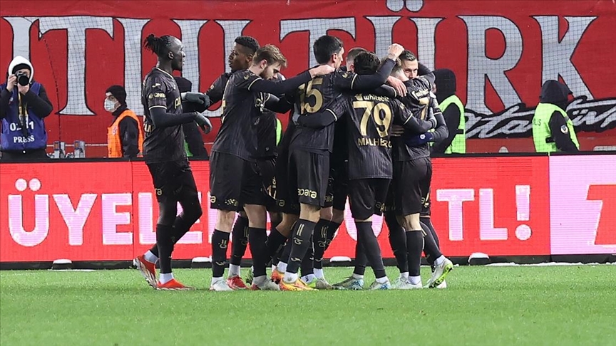 Trendyol Süper Lig'de evinde son 5 maçtan galibiyetle ayrılan bordo-mavililer,