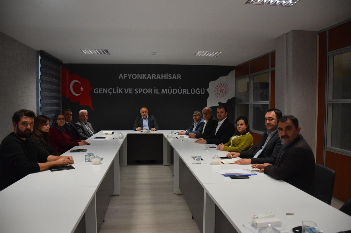 
Gençlik ve Spor İl Müdürü İsmail Hakkı Kasapoğlu başkanlığında gerçekleştirilen