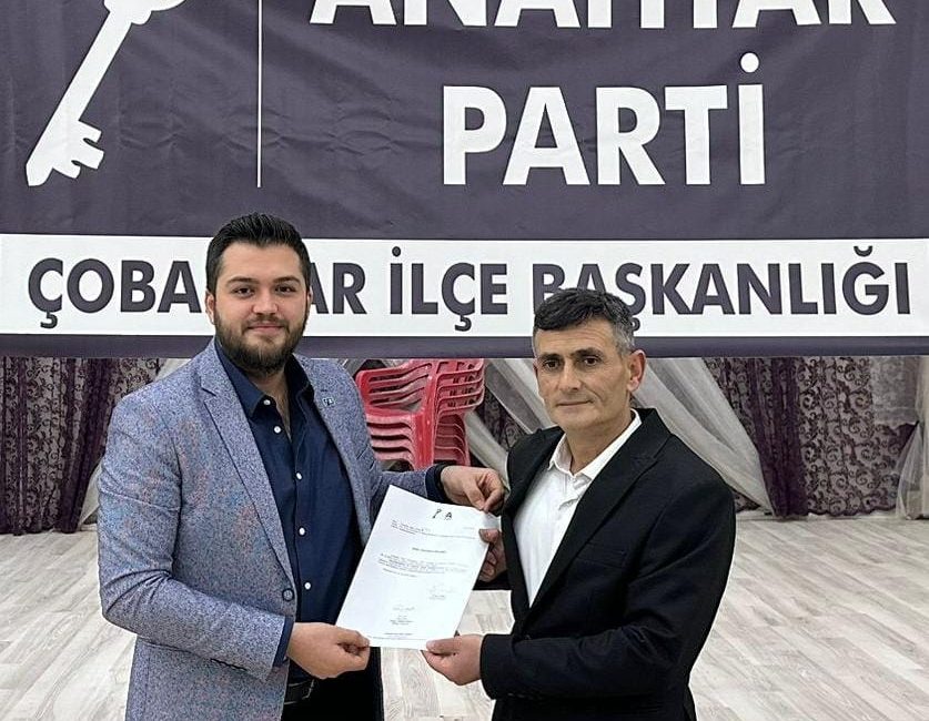 Anahtar Parti Çobanlar’da görev teslimi yaptı. Yeni atanan İlçe Başkanı
