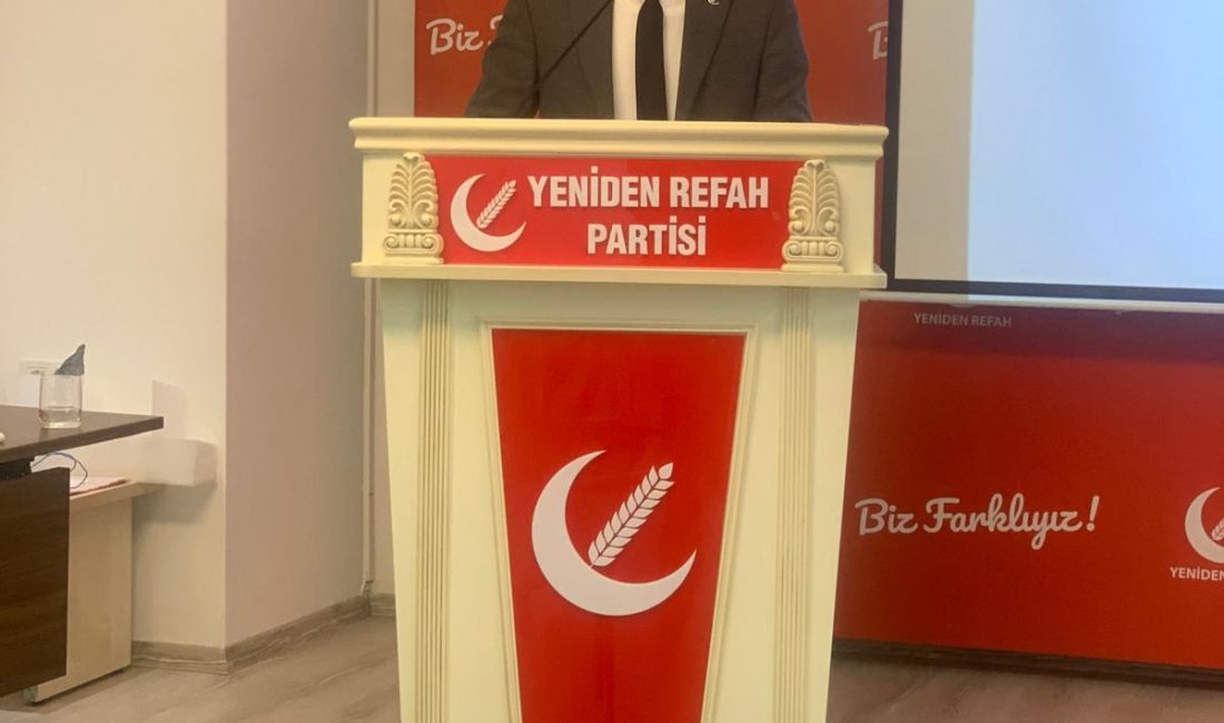 Açıklama yapan Yeniden Refah Partisi Afyonkarahisar İl Başkanı Fehmi Güray