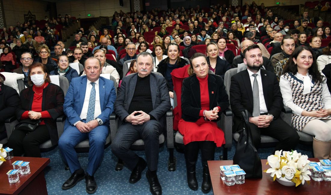 Yunusemre Belediyesi’nin katkılarıyla gönüllü solistlerden oluşan Yunusemre Belediyesi Türk Sanat