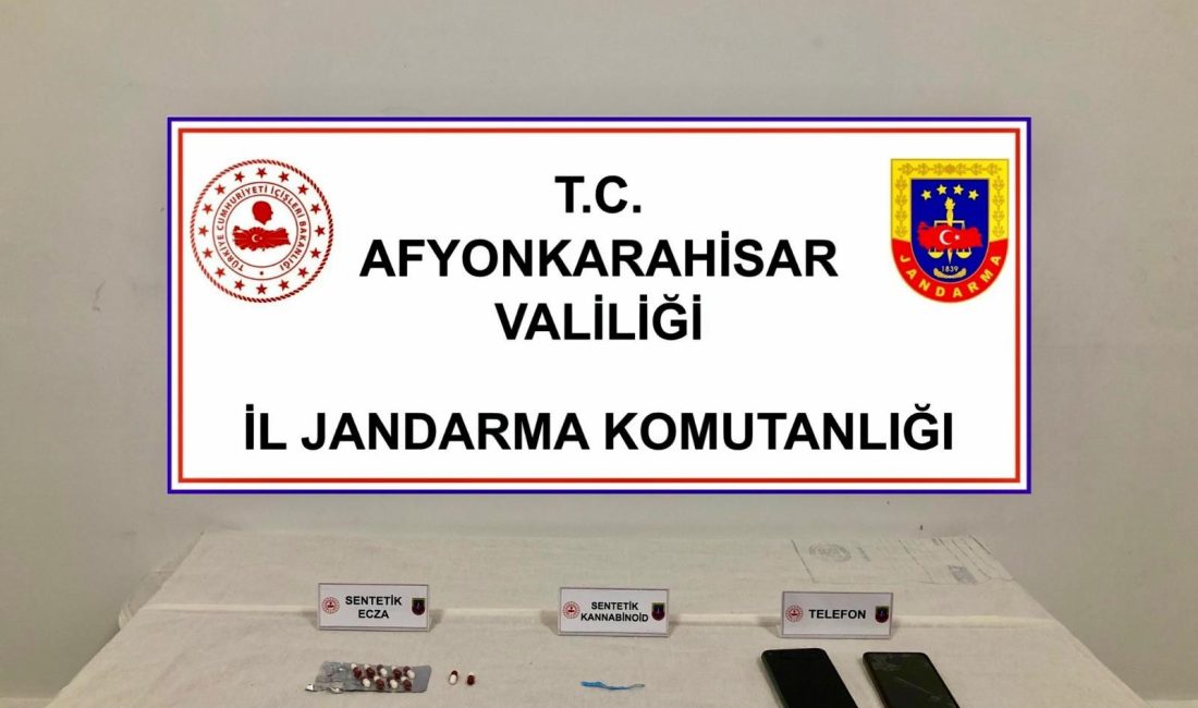 Afyonkarahisar'da jandarma tarafından şüphe üzerine durdurulan bir araçta uyuşturucu maddeler