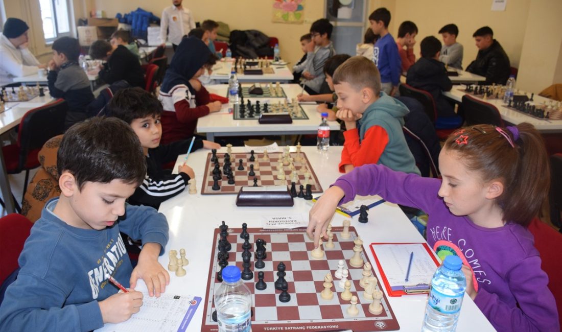 Yarıyıl satranç turnuvası, Çiğiltepe Spor Salonu’nda tamamlandı. Turnuvada, sporcular çeşitli