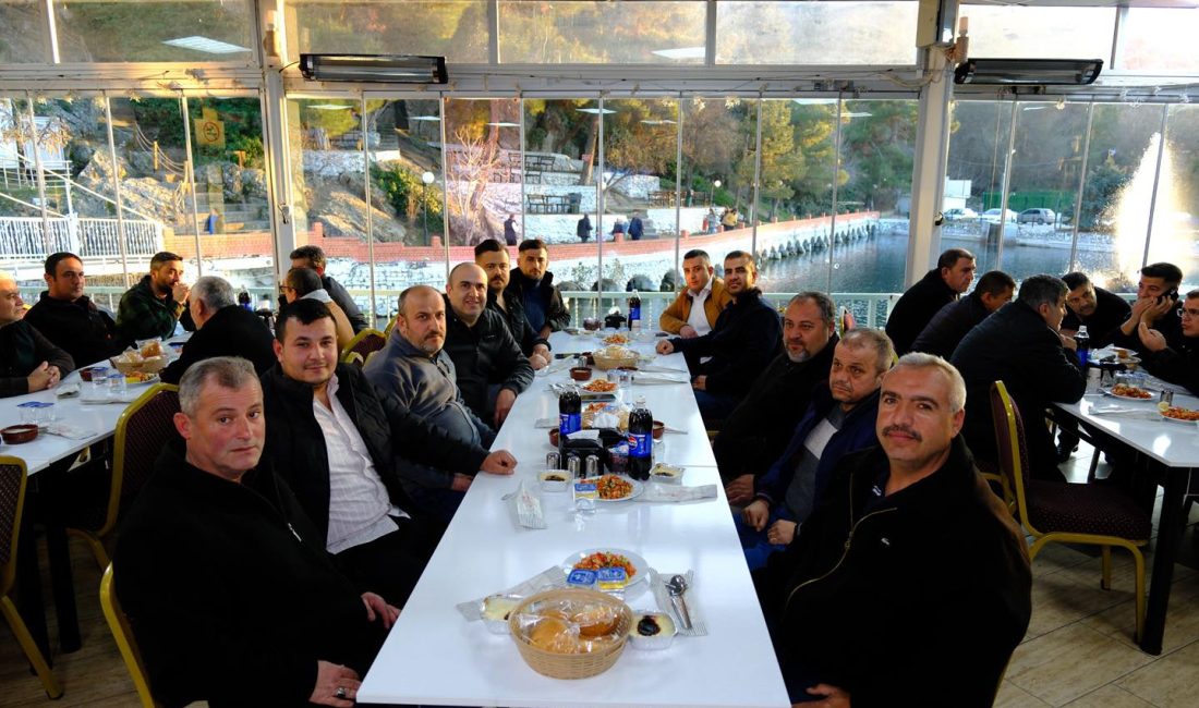 Dinar Belediyesi personelleri; Belediye Başkanı Veysel Topçu’ya teşekkürlerini iletmek için