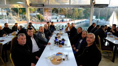 Dinar Belediyesi personelleri; Belediye Başkanı Veysel Topçu’ya teşekkürlerini iletmek için