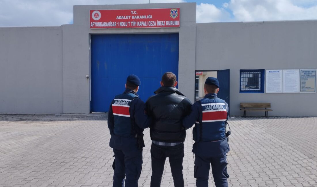 Hapis cezasıyla aranan şahıs tutuklandı Afyonkarahisar İl Jandarma Komutanlığı, suç ve suçlularla mücadelesine kararlılıkla devam