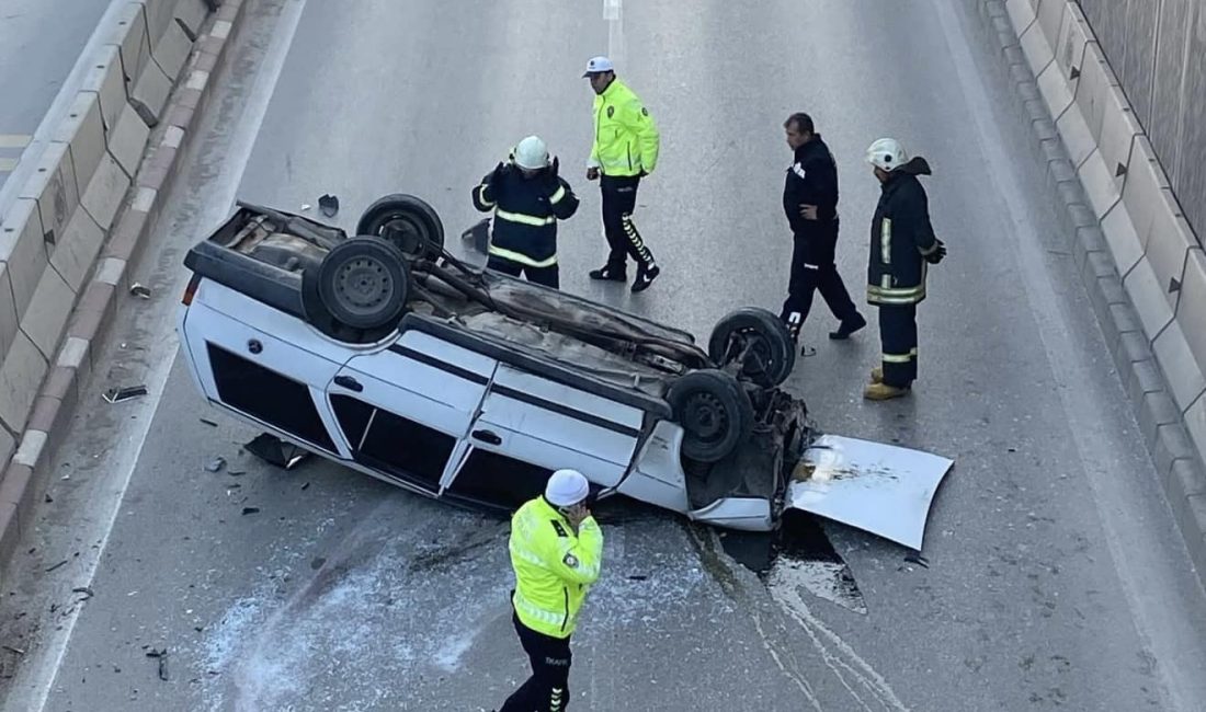 Afyonkarahisar’da trafiği felç eden kaza! Park Afyon önündeki alt geçitte hızını alamayarak takla atan aracın