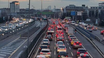 Trafiğe ocakta 165 bin 734 aracın kaydı yapılırken 3 bin