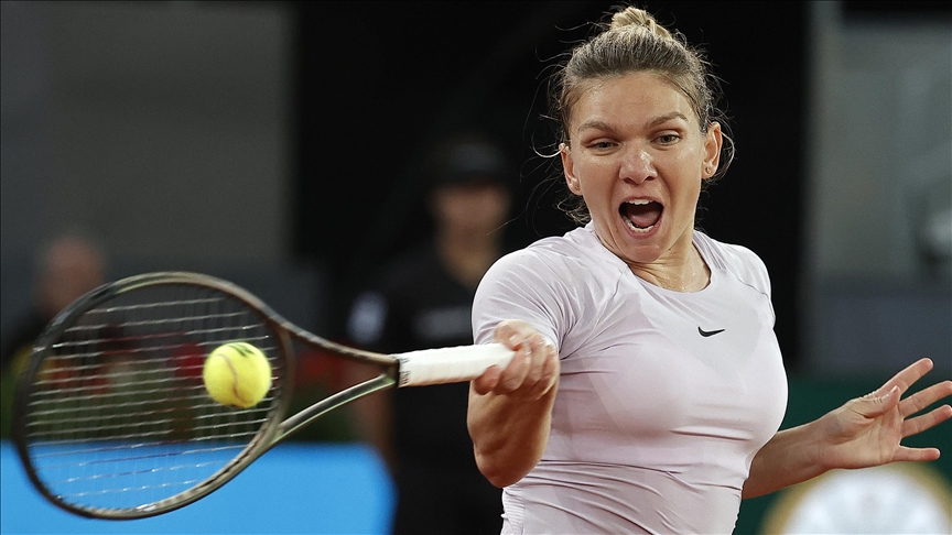Kariyerinde iki grand slam şampiyonluğu da bulunan tek kadınlarda eski