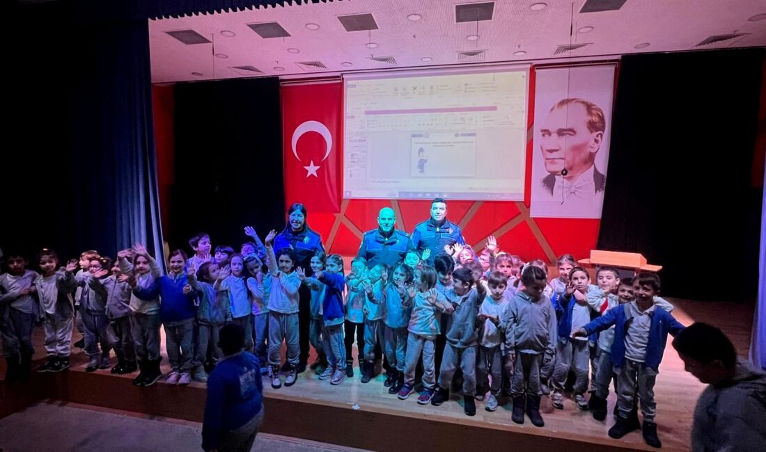 Afyonkarahisar İl Emniyet Müdürlüğü ekipleri, şehrin asayiş ve güvenini sağlarken